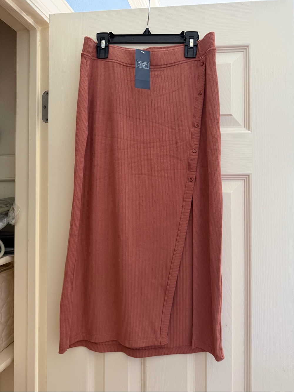 Abercrombie & Fitch Ribbed Side-Button Midi Skirt - Dusty Rose